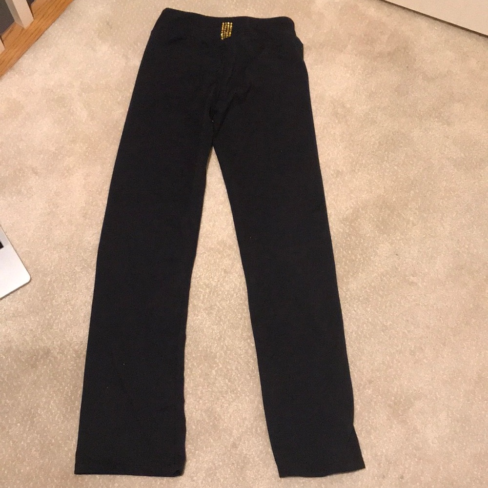 Black yoga pants